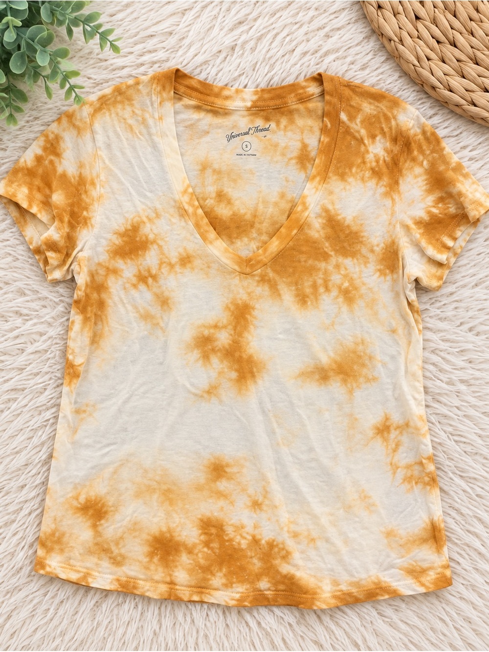 Universal threads orange tie die v neck tee s